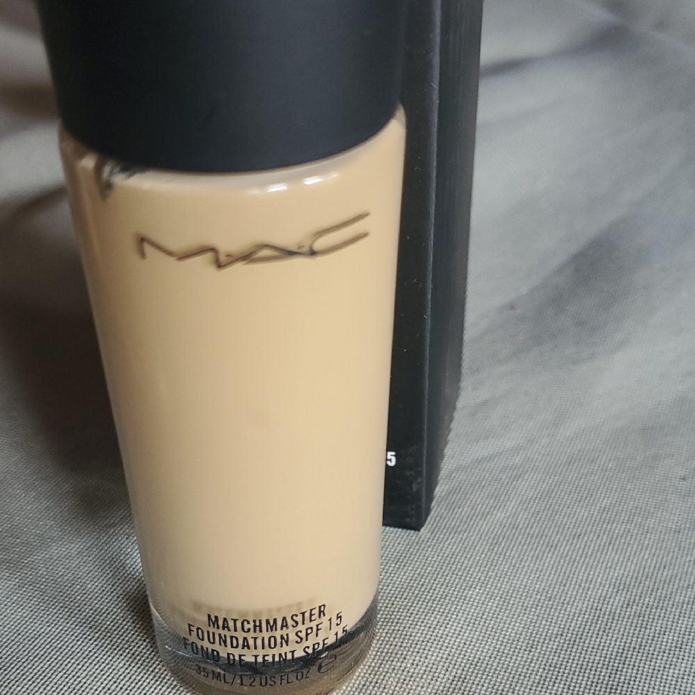 MAC Cosmetics Matchmaster Foundation SPF 15 - Beige